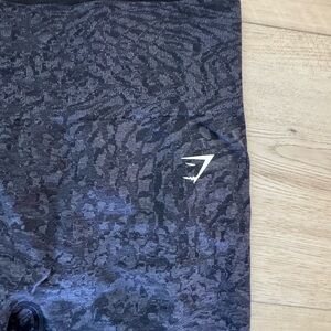 Women’s Gym Shark Leggings Camp Size Medium Never Worn